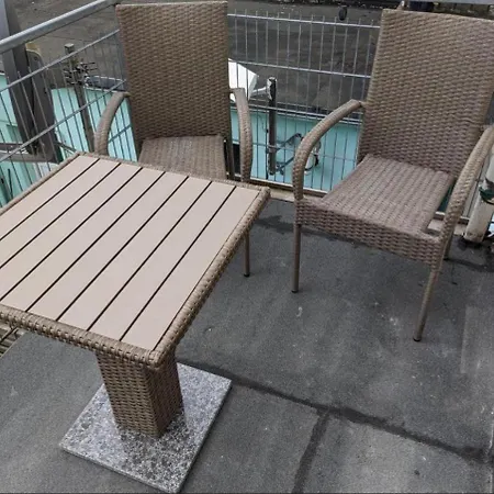 아파트 Mein Kueche Bad Balkon Wlan Tv Kaffee